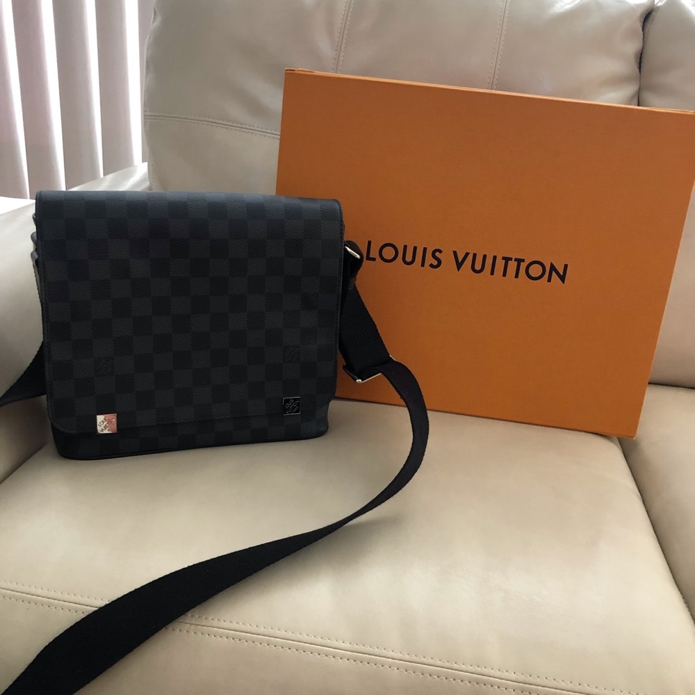 NEW Louis Vuitton - Picture 2 of 3